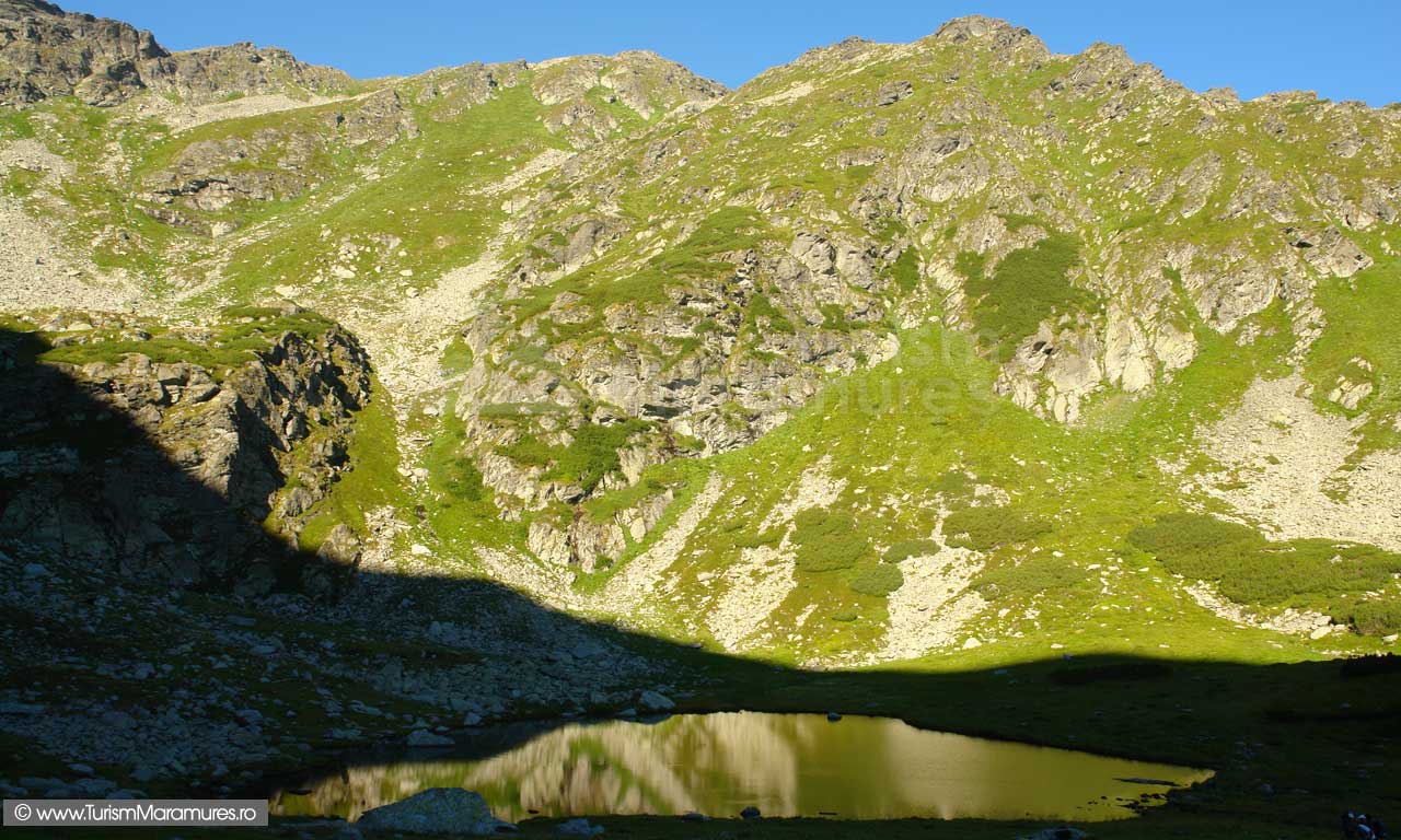 Lacul glaciar Iezer din Pietrosul Rodnei 18-Taul-Iezer-la-rasarit